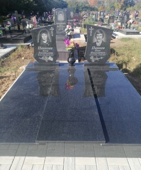 Памятник двойной 08